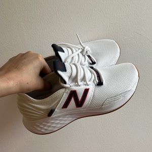 NWOT New Balance Roav women’s sneakers